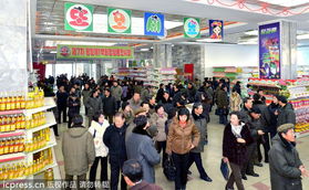 平壤第一百貨商店商品展覽會開幕 物品豐富與二手日用百貨銷售的融合